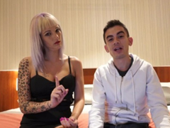 Ušatý chlapec znásilňuje kurvu v hotelu