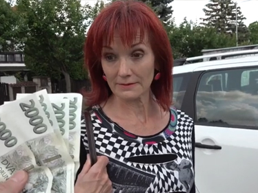 Irena si užije s mladým klukem na Czech Streets 111