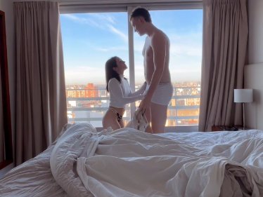Mladá dívka si užívá s dominantním mužem, intenzivní zážitek