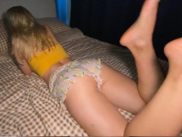 Amatérka má sex s ochranou, ale nakonec ji obdaruje výstřikem