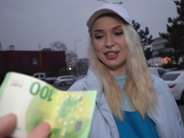 Czech Casting – dokáže nadržená holka odhadnout délku jeho penisu